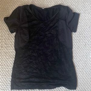 CLOSET CLEAR OUT
lululemon silverescent T-shirt